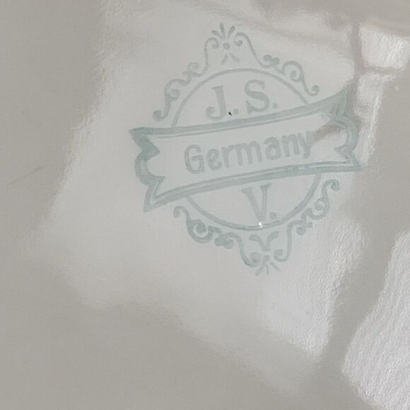 Vintage JSV Johann Seltmann
Vohenstrauss Germany Hand
Painted Rose Serving Bowl - Picture 3 of 17